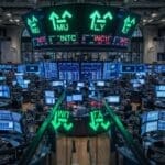 Semiconductors and Healthcare Propel S&P 500 as AI Volatility Persists